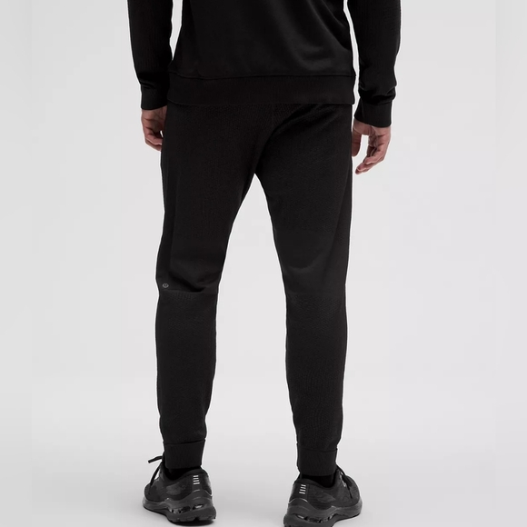Men's Black Engineered Warmth Jogger - Picture 3 of 7